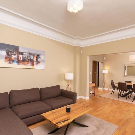 Stunning Luxury 3 Bedroom Apt In The Heart Of Town 소피아 외부 사진