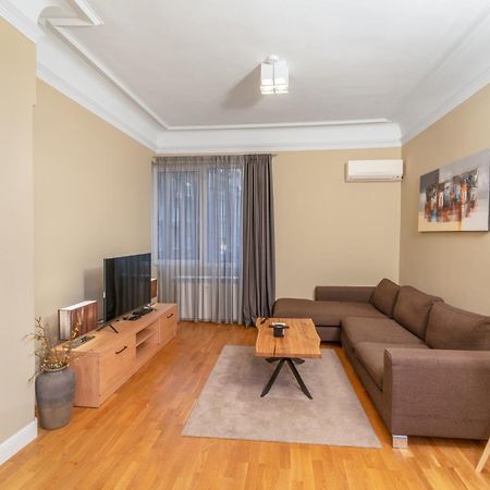 Stunning Luxury 3 Bedroom Apt In The Heart Of Town 소피아 외부 사진
