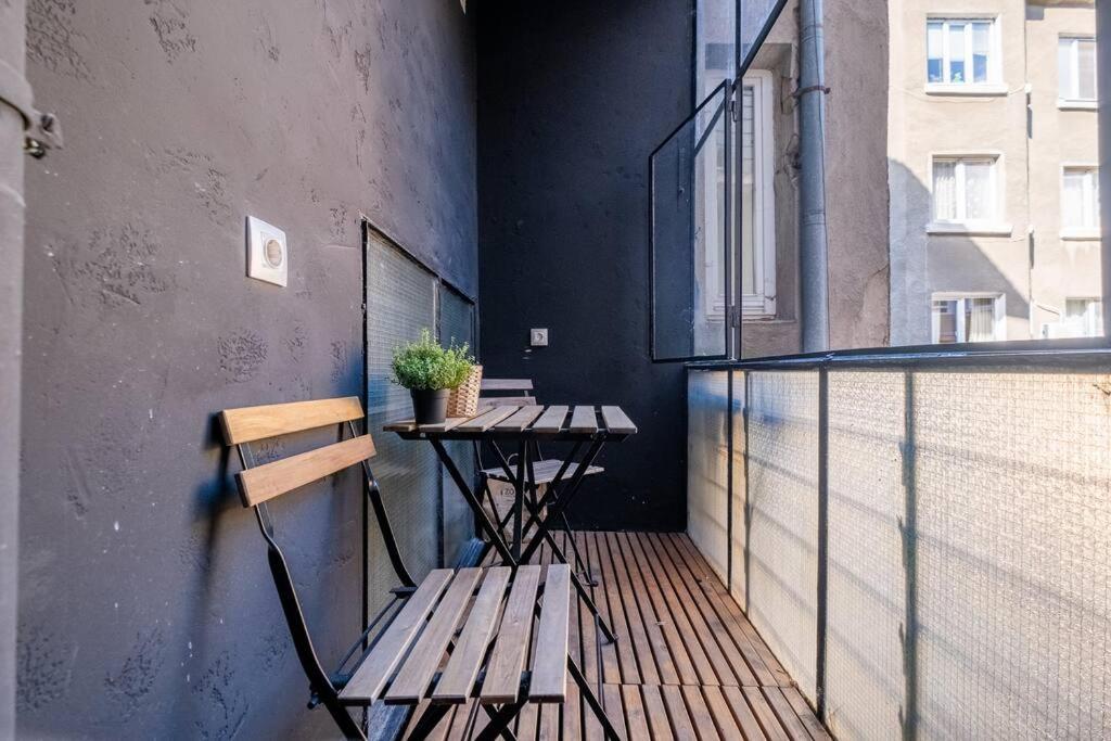Stunning Luxury 3 Bedroom Apt In The Heart Of Town 소피아 외부 사진
