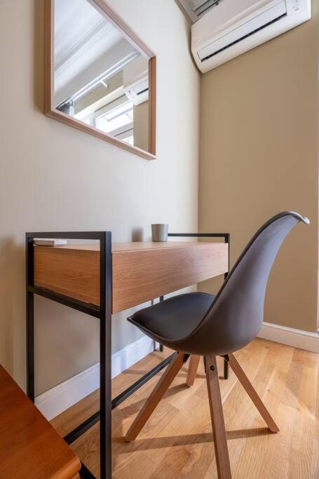 Stunning Luxury 3 Bedroom Apt In The Heart Of Town 소피아 외부 사진