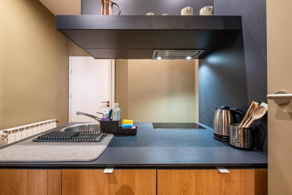 Stunning Luxury 3 Bedroom Apt In The Heart Of Town 소피아 외부 사진