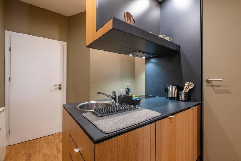 Stunning Luxury 3 Bedroom Apt In The Heart Of Town 소피아 외부 사진