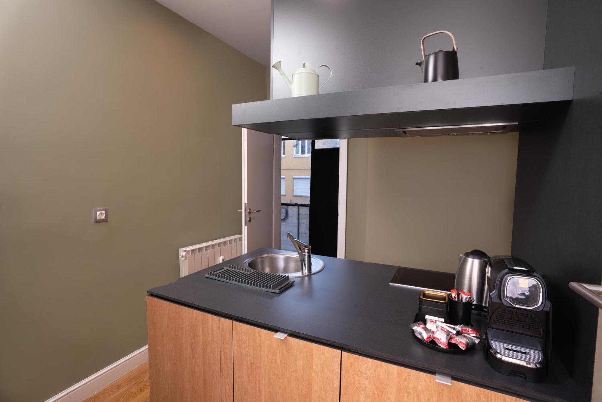 Stunning Luxury 3 Bedroom Apt In The Heart Of Town 소피아 외부 사진