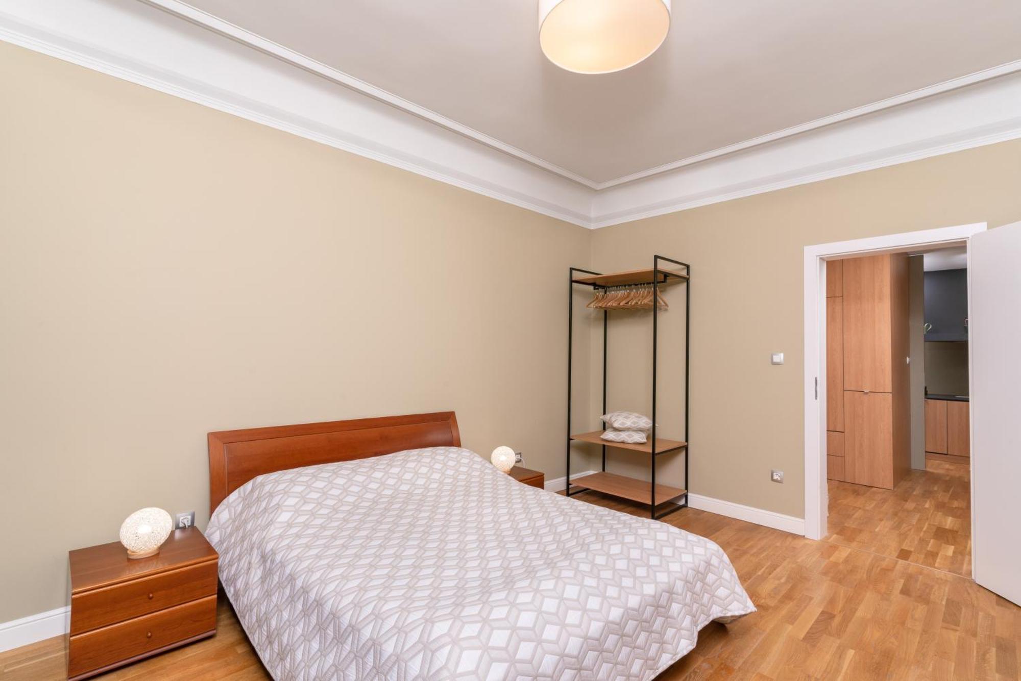 Stunning Luxury 3 Bedroom Apt In The Heart Of Town 소피아 외부 사진