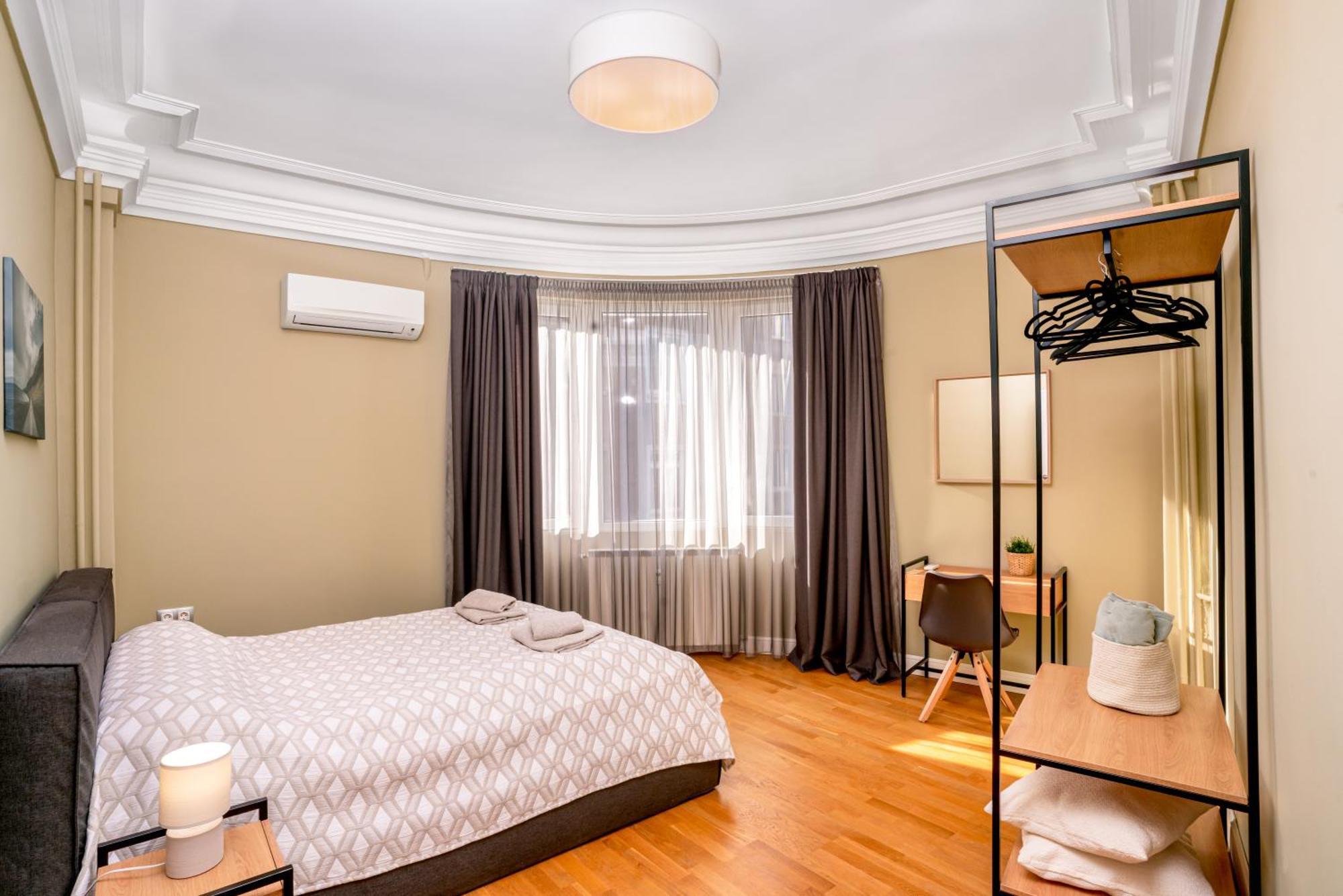 Stunning Luxury 3 Bedroom Apt In The Heart Of Town 소피아 외부 사진