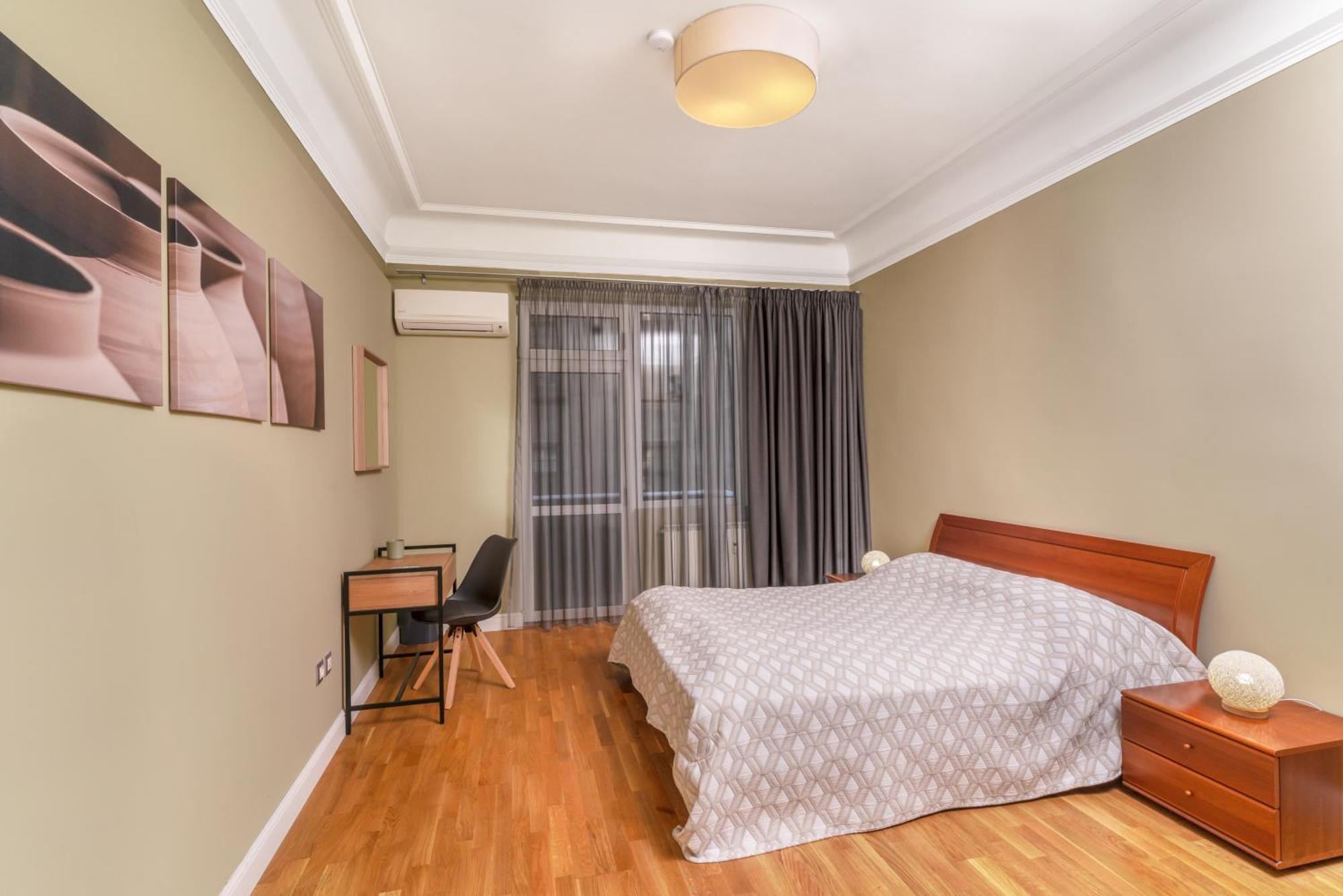 Stunning Luxury 3 Bedroom Apt In The Heart Of Town 소피아 외부 사진