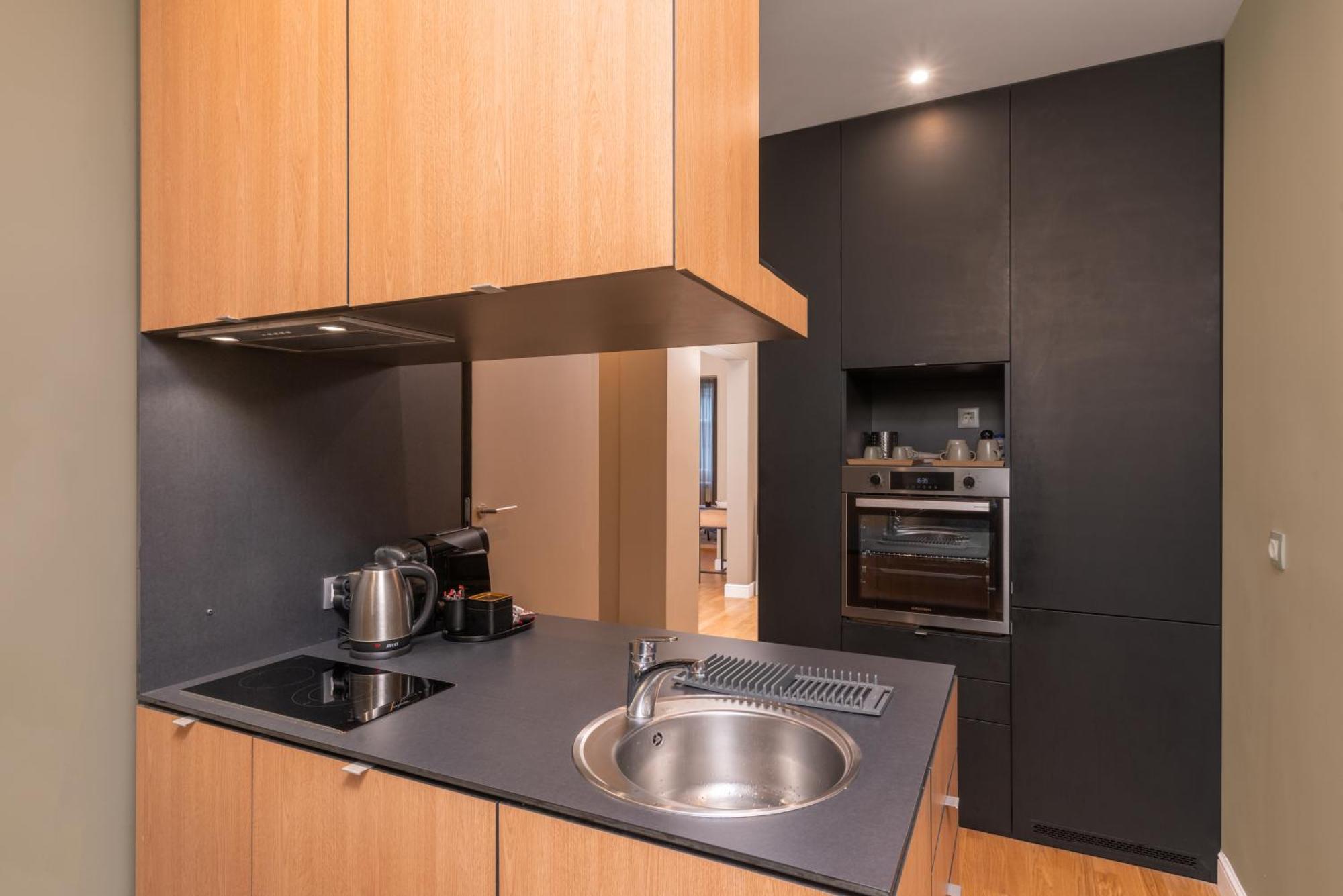 Stunning Luxury 3 Bedroom Apt In The Heart Of Town 소피아 외부 사진