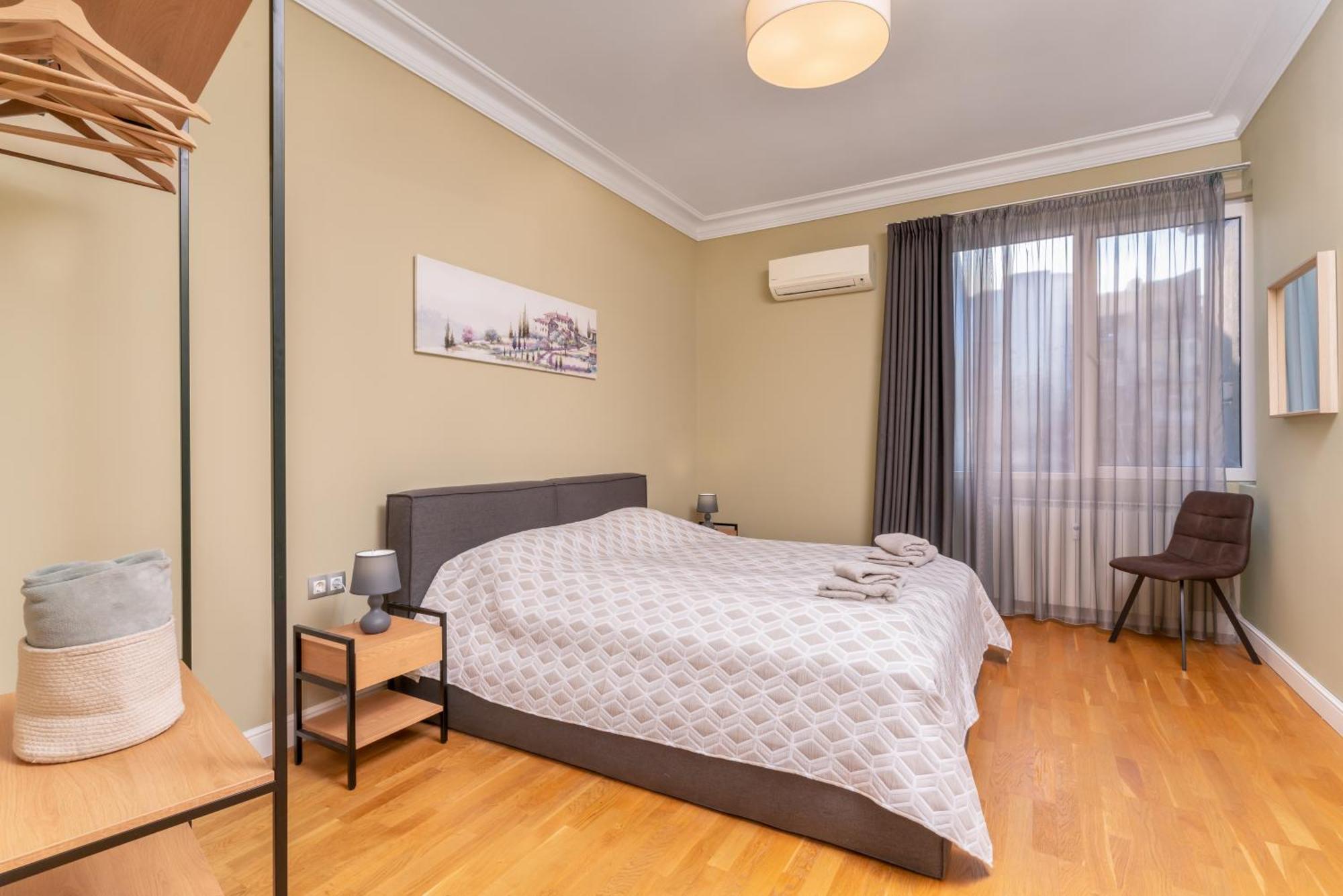 Stunning Luxury 3 Bedroom Apt In The Heart Of Town 소피아 외부 사진