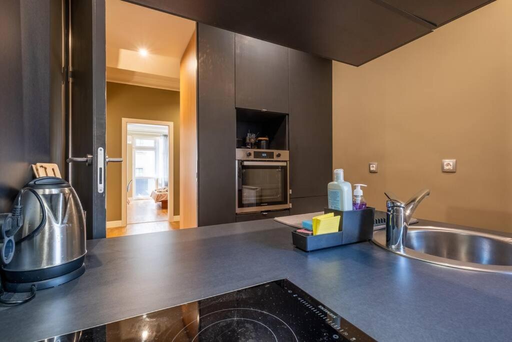 Stunning Luxury 3 Bedroom Apt In The Heart Of Town 소피아 외부 사진